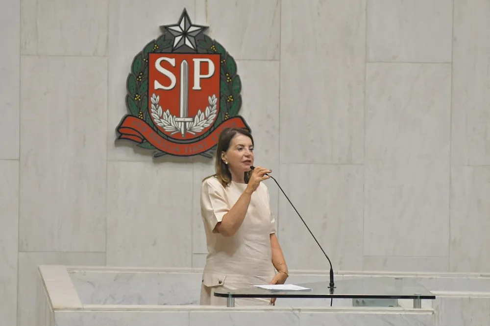 Bebel denuncia anistia do governador a infratores das medidas sanitárias na pandemia