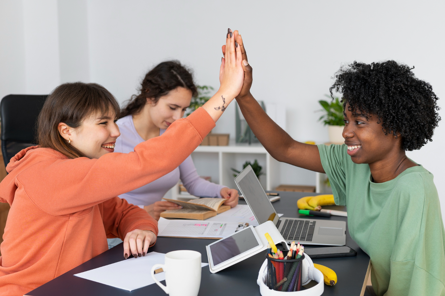 Brasil supera potências europeias em ranking de liderança feminina da Geração Z, aponta estudo divulgado pelo LinkedIn